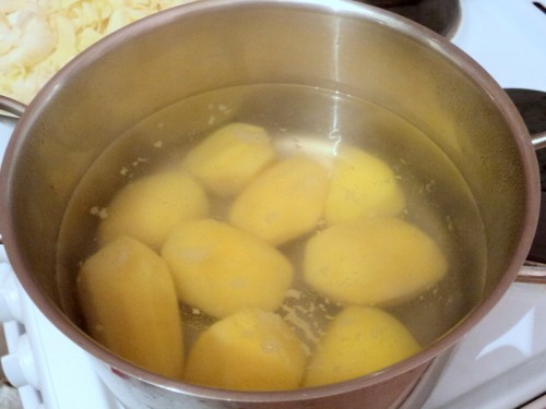 отвариваем картошку