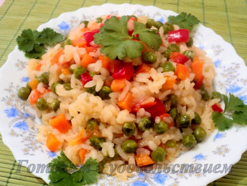 Как приготовить рисовую кашу с зеленым горошком и овощами