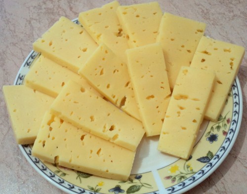 нарезаем сыр