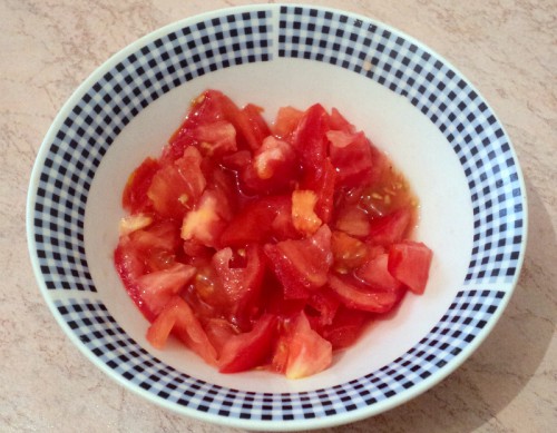режем помидорку