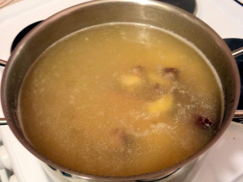Добавляем картошку в суп