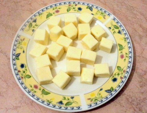 Режем сыр кубиками